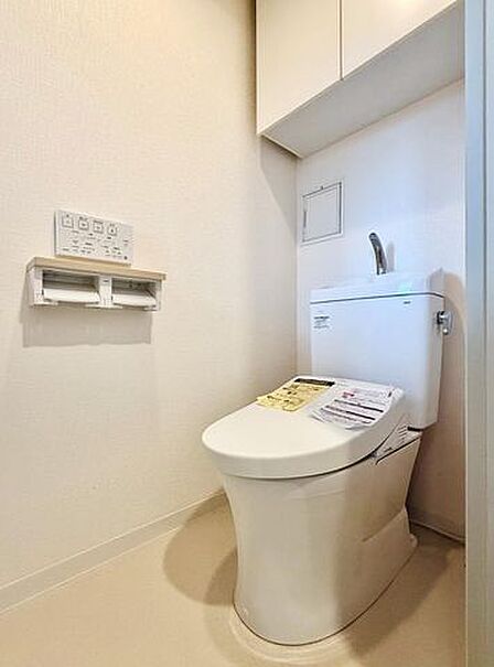 手洗い場もあるトイレです、ぜひ現地にて、実際の広さや開放感をお確かめください。