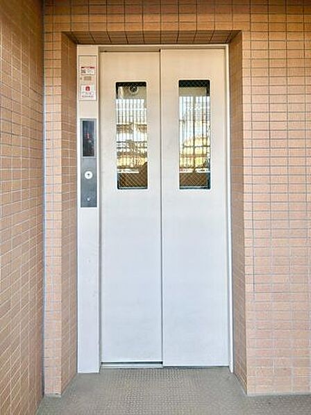エレベーターあります、ぜひ現地にて、実際の広さや開放感をお確かめください。
