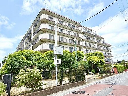別の角度から撮影した、外観写真です、ぜひ現地にて、実際の広さや開放感をお確かめください。