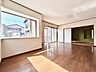 リビング/ダイニング：16帖のリビング、ぜひ現地にて、実際の広さや開放感をお確かめください。