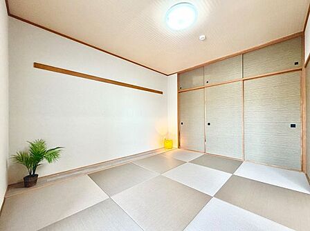 ほっと一息つける和の空間。客間としてはもちろん、お子様の遊び場にも活躍します。
