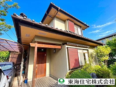 外観：和風の佇まいが魅力的な外観。カーポート付きで、大切な愛車を雨風からしっかり守ります。
