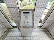 エントランスはオートロック