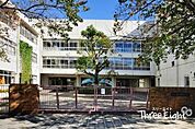 足立区立第五中学校 徒歩9分。 710m