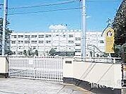 足立区立第六中学校 徒歩9分。 710m
