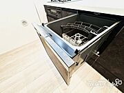 システムキッチンにはなんと、食洗器が内臓されています！毎日の面倒な洗い物は、食洗器にお任せしちゃいましょう♪洗剤による手荒れが心配な方にも嬉しい設備です。◆0120-1919-80◆