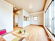 リビングイン階段を採用しており、ご家族が集まりやすい空間に♪開放感があり落ち着いた雰囲気で、お家時間をゆったりと過ごすことができます。◆0120-1919-80◆