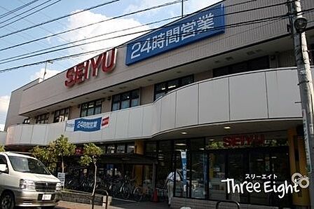 西友北綾瀬店 徒歩8分。 620m
