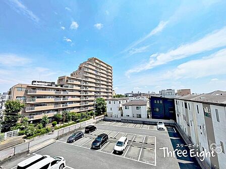 バルコニーからはご覧の景色を望む事ができます。前面に建物が無く、おひさまの光をたっぷり受けることのできる環境!晴れた日のお洗濯が楽しみになりますね♪◆0120-1919-80◆