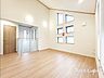 洋室：《2階洋室》約8.0帖のお部屋は南に面しているため開放感だけでなく日当たりも良好です！◆0120-1919-80◆