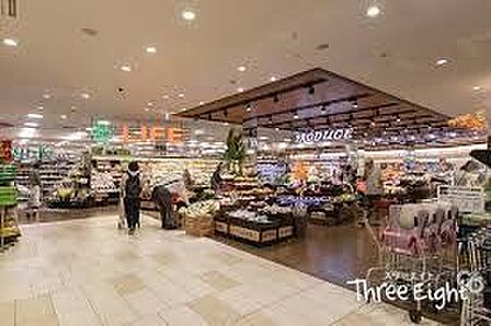 ライフポンテポルタ千住店 徒歩7分。 552m