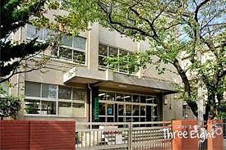 足立区立千寿第八小学校 徒歩5分。 395m