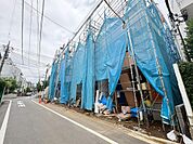 中学校も徒歩圏内にあり、9年間を通して通学しやすい教育環境が整っています。