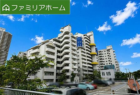 駐車場は平面駐車場のため、車の出し入れもスムーズです♪