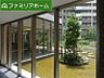 エントランス：エントランスホールからの眺め