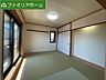室内：リビング横の和室約6帖！