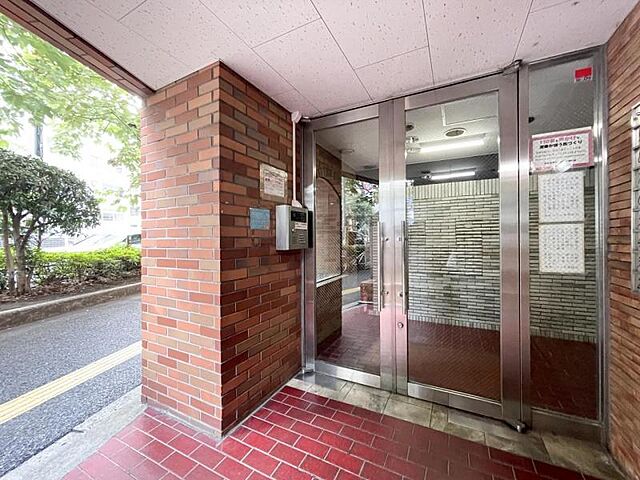 エントランス 東京メトロ丸ノ内線 新宿御苑前駅 徒歩10分