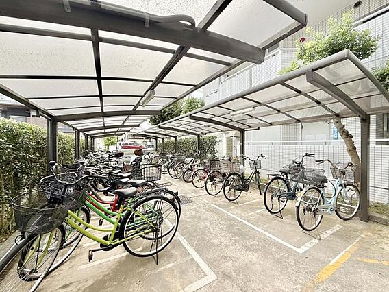 【駐車場】　屋...