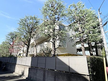 【外観】落ち着いた色合いで、周囲の街並みに馴染む外観です。