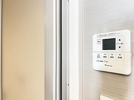 【設備】 天気に左右されず洗濯物を乾かせる浴室乾燥機付き