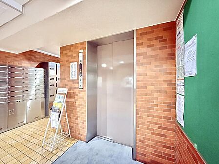 【エントランス】住む人や訪れる人を室内へと優しくエスコートします?