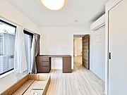 【洋室：5.2帖】　どんな家具にも調和する明るく落ち着いた内装　大切な時間を豊かに、快適にお過ごしいただけます