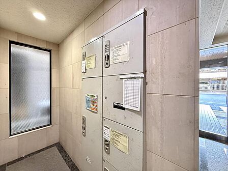【宅配ボックス】 共働きなど不在が多い方、ネット通販の利用が多い方に大変便利。