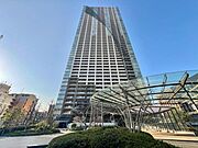 【外観】　都市の利便性と落ち着きを両立する外観デザイン。暮らしの舞台にふさわしい品格があります。
