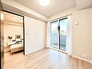 【洋室：5.0帖】　リビングと隣り合う洋室。趣味の部屋にもお子様の部屋にも出来る汎用性があります