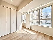 【洋室：4帖】　どんな家具にも調和する明るく落ち着いた内装　大切な時間を豊かに、快適にお過ごしいただけます