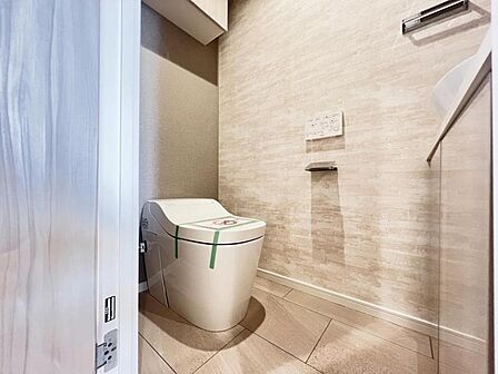 【トイレ】 お掃除ラクラク。広さを確保したトイレスペース