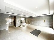 【エントランス】居住者を迎える上品な空間