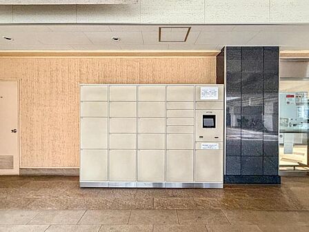 【宅配ボックス】 共働きなど不在が多い方、ネット通販の利用が多い方に大変便利。