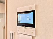 【設備】　家族の安全を守るTV付インターホン