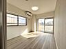 室内：【洋室:5.5帖】採光が入りやすい明るい洋室