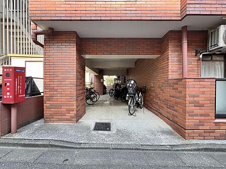 【エントランス】共用部分までこだわりを感じられる造りです。