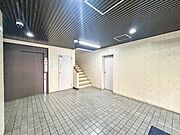 【エントランス】　毎日ここを通るから、いつも清潔に保たれていると嬉しいものです