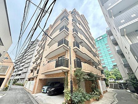 【外観】 都市の利便性と落ち着きを両立する外観デザイン。暮らしの舞台にふさわしい品格があります。