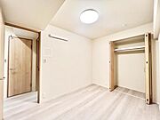 【洋室：4.5帖】　一日の疲れをいやしてくれる主寝室。時を忘れて過ごす場所として過ごせるお部屋です