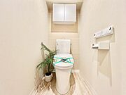 【トイレ】　掃除のしやすさが、使うたびの快適さにつながる。家族みんなが気持ちよく使えるトイレは、暮らしの満足度をさりげなく底上げしてくれます。