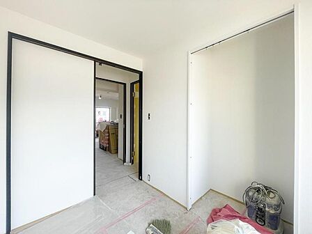 【収納】　大型クローゼット完備！荷物を隠して、お部屋をずっと美しく。