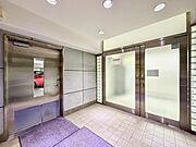 【エントランス】　管理の行き届いた清潔な空間。日々の安心感を支える確かな品質。