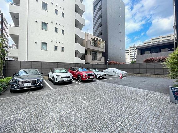 【駐車場】　車...