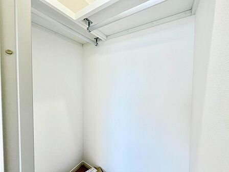 【収納】使い勝手の良い収納が豊富で、物が多くてもスッキリ片付けられます。