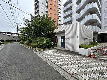 【エントランス】住まう方を優しく迎える空間。
