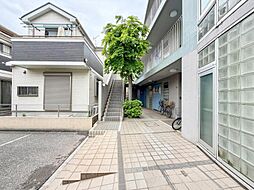 12 / 19