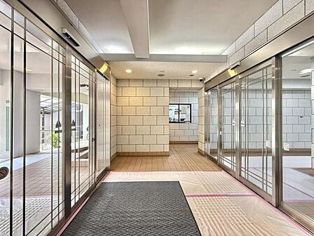 【エントランス】洗練された共有空間が帰るたびに心地よい