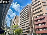 【外観】　すっきりとしたフォルムが印象的な外観。周囲の静けさと調和する、控えめな美しさがあります。