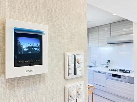 【設備】 家族の安心を守るTV付インターホン