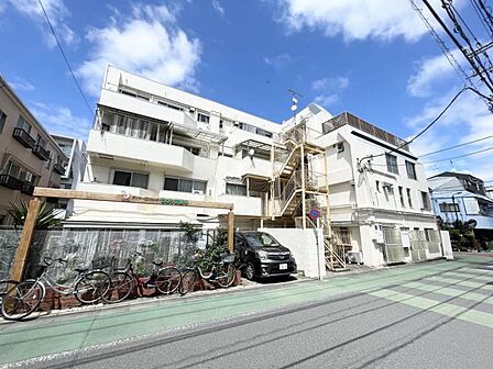 【外観】シンプルながら印象的なデザイン